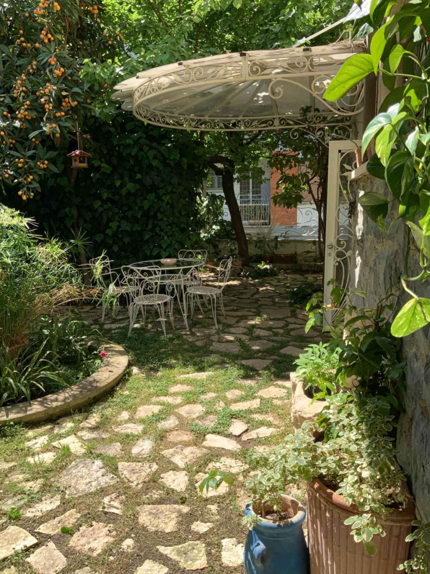 Vatican Fairytale Garden Guest house *